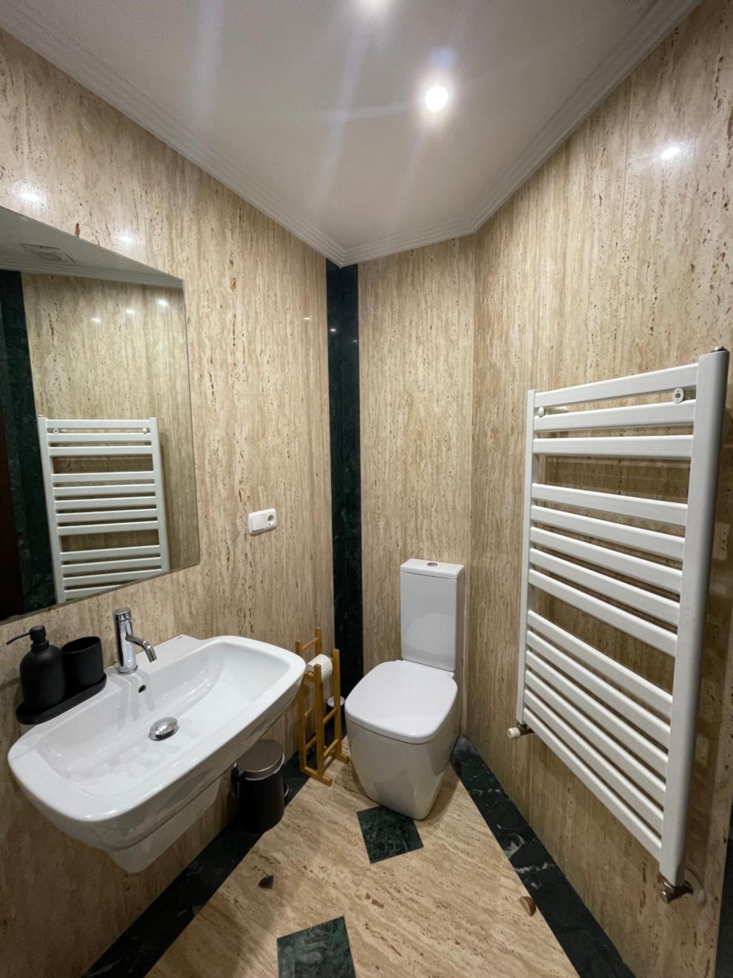 Atuaire Home Vivienda B Luminosa Parking Incluido En Plena Calle Comercial Burgo Exteriér fotografie