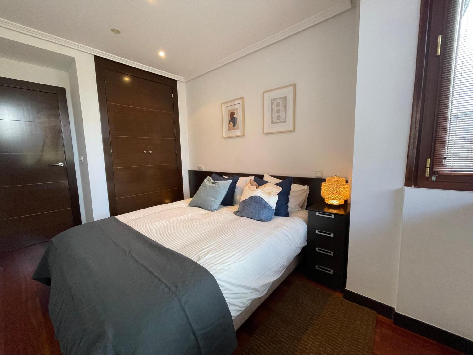 Atuaire Home Vivienda B Luminosa Parking Incluido En Plena Calle Comercial Burgo Exteriér fotografie