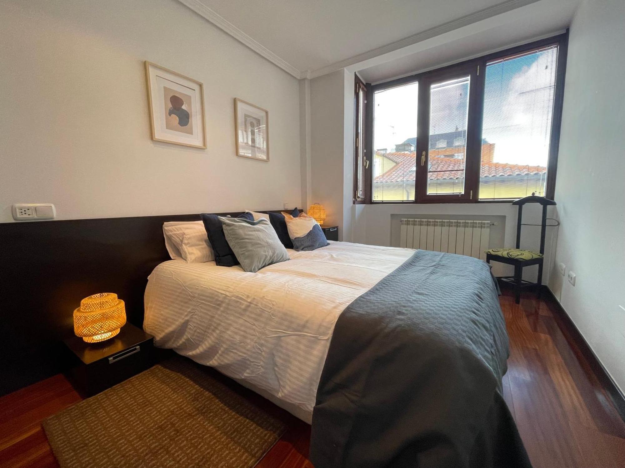 Atuaire Home Vivienda B Luminosa Parking Incluido En Plena Calle Comercial Burgo Exteriér fotografie
